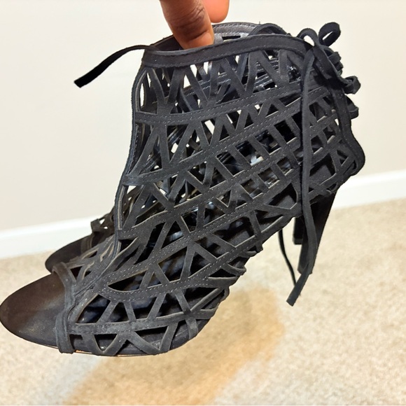 Black Heels with Intricate Cut-Out Design and Open Toe - Picture 4 of 12
